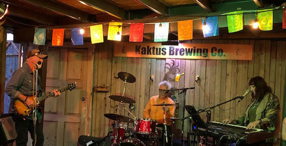 Joel and band a Kaktus Brewing Company